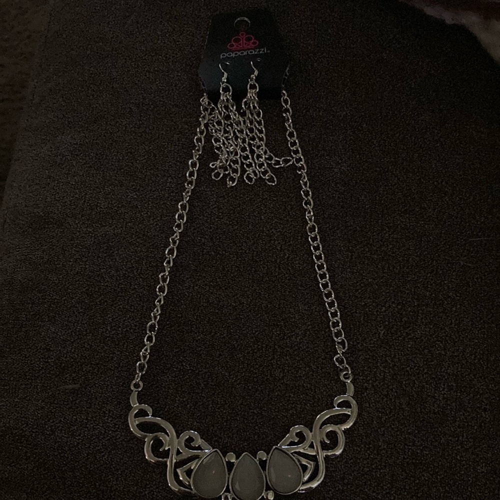 Paparazzi Silver Filigree Necklace